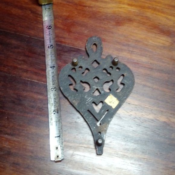 Antique cast iron trivet - Picture 2 of 2